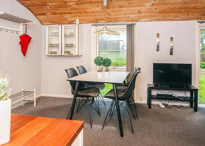 4 Person In Grindsted-by Traum *